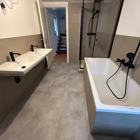 Renovierte Monteursunterkunft In Mit Voller Ausstattung * Taunusstein